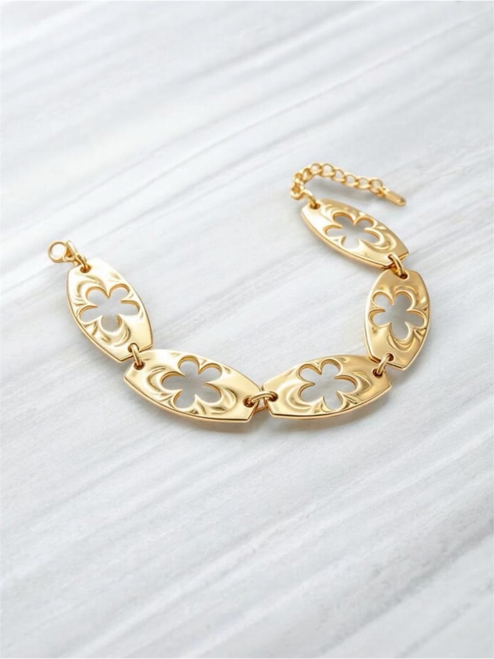 Gold Floral Cutout Link Bracelet NWT Gold Plated PVD